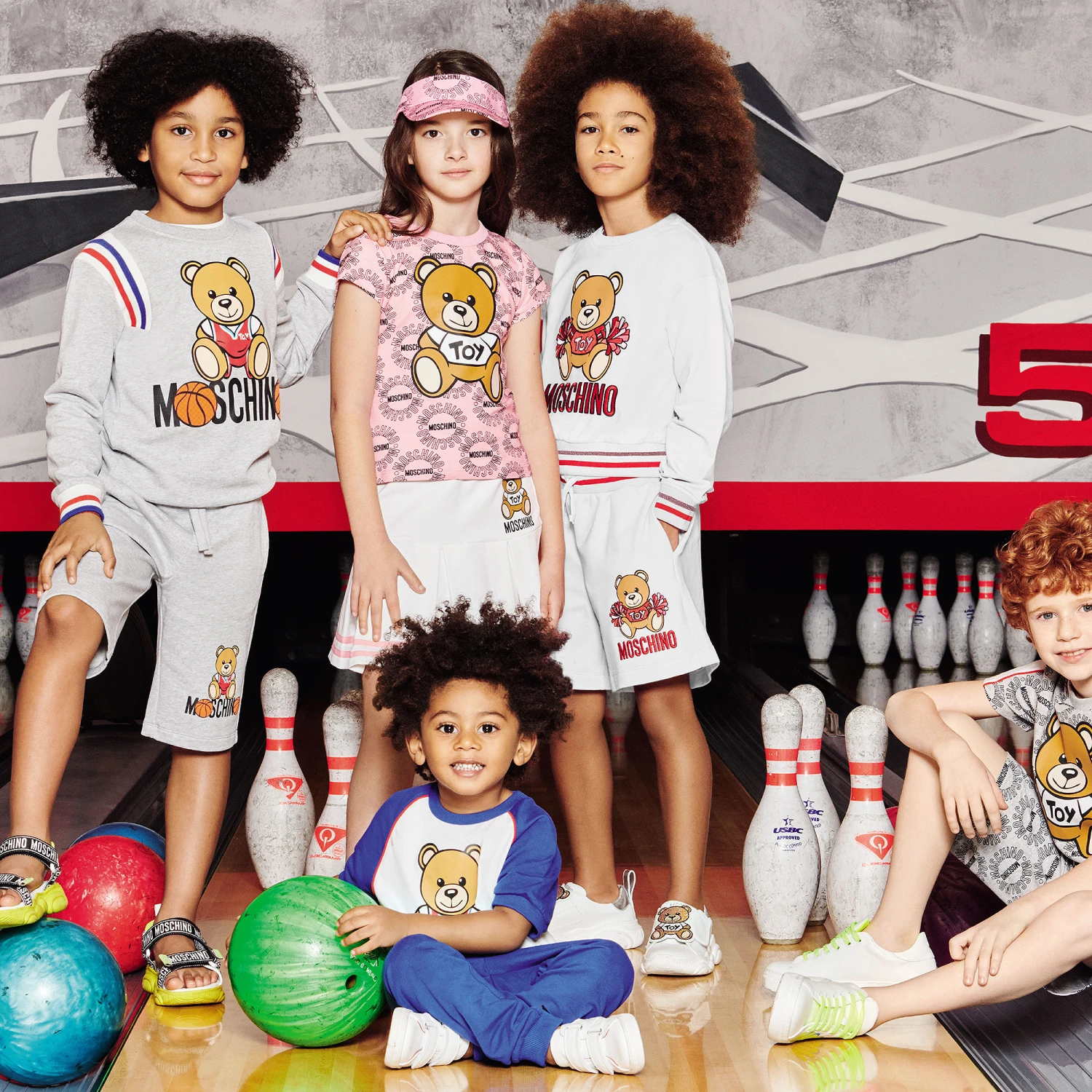 Moschino Kid-Teen Girls Teddy Logo Sweatshirt 2 Moschino Kid-Teen Girls Teddy Logo Sweatshirt - Image 2